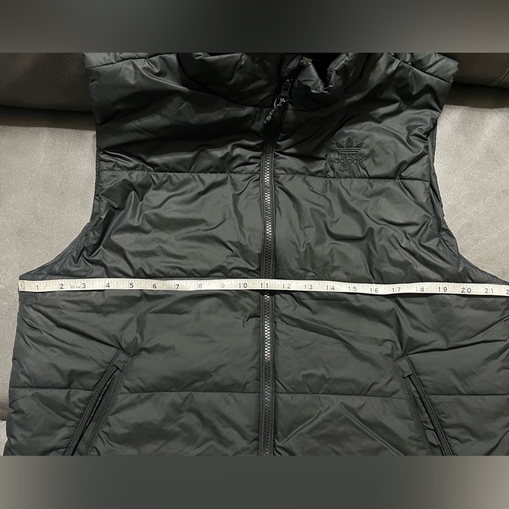 Black Adidas puffer Vest Zip up pockets Hiking outdoors excellent condition - Picture 7 of 10